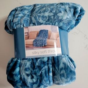 Beautiful Blue Throw Blanket! So soft!